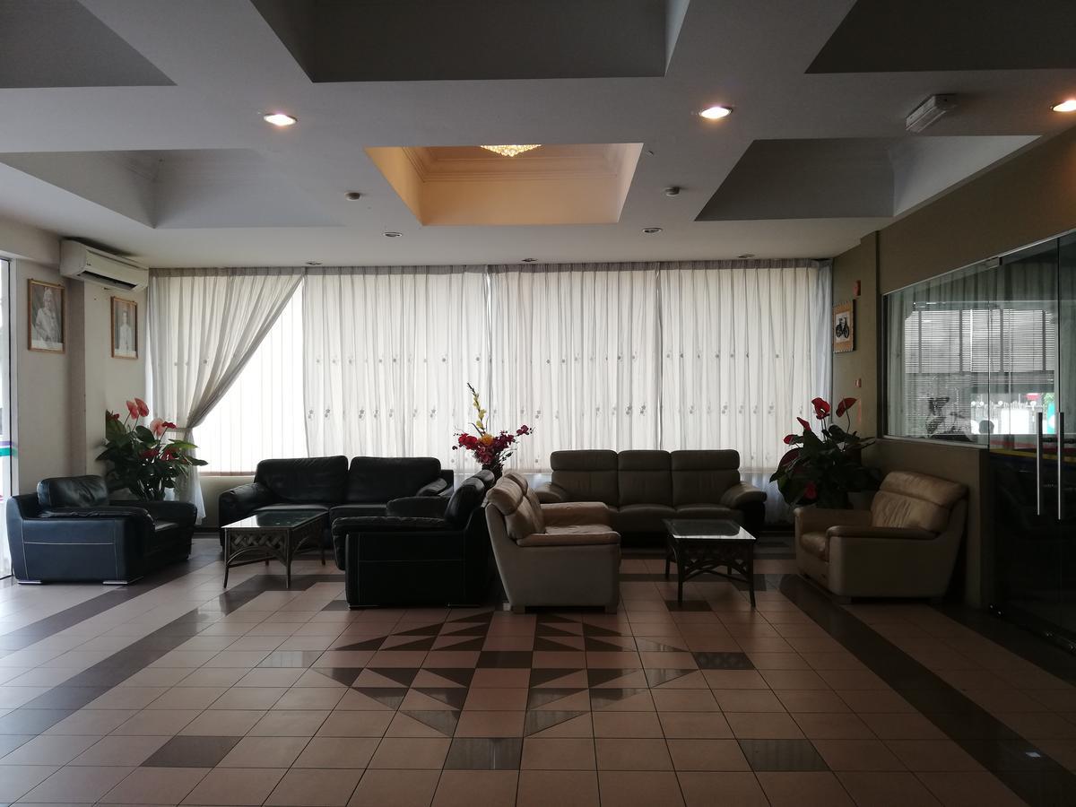 Hotel Damai Parit Buntar Bagian luar foto